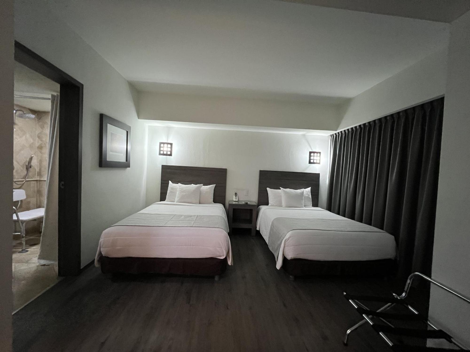 We Hotel Aeropuerto Kota Meksiko Bagian luar foto