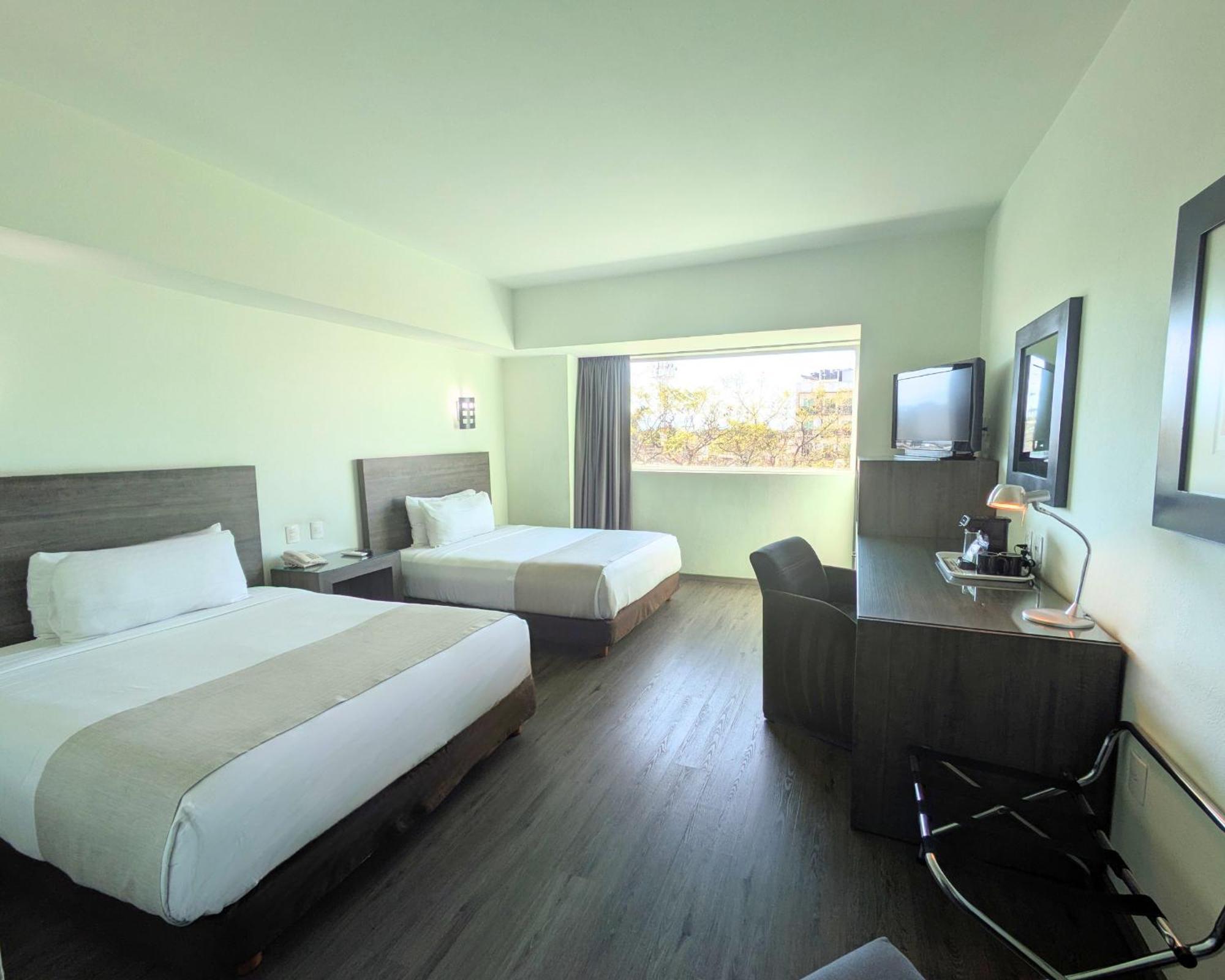 We Hotel Aeropuerto Kota Meksiko Bagian luar foto