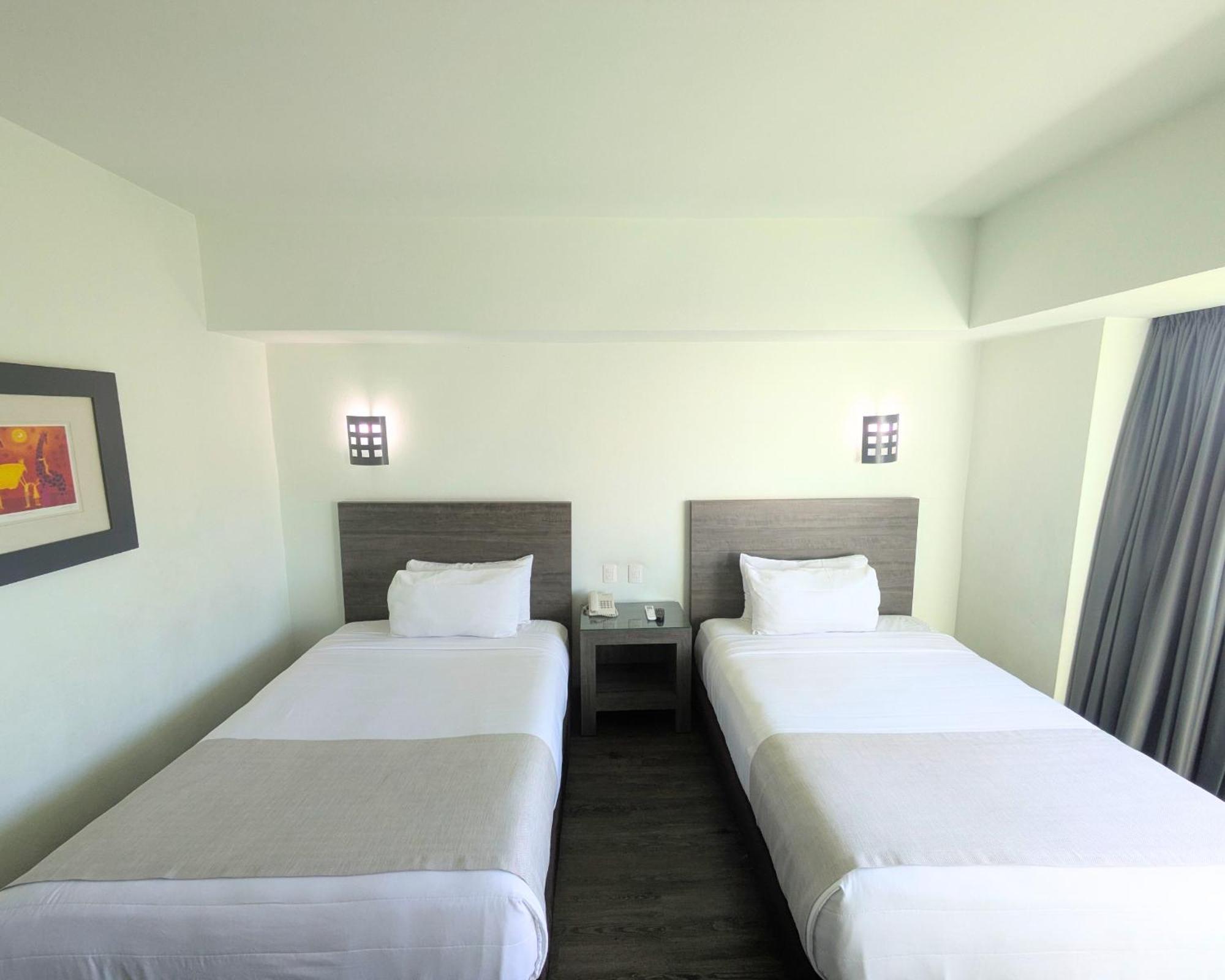 We Hotel Aeropuerto Kota Meksiko Bagian luar foto
