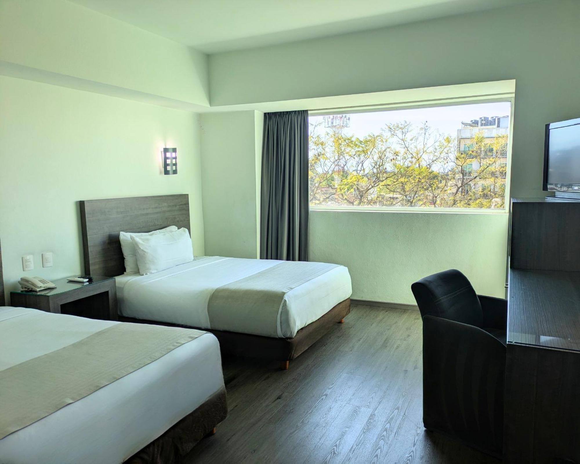 We Hotel Aeropuerto Kota Meksiko Bagian luar foto