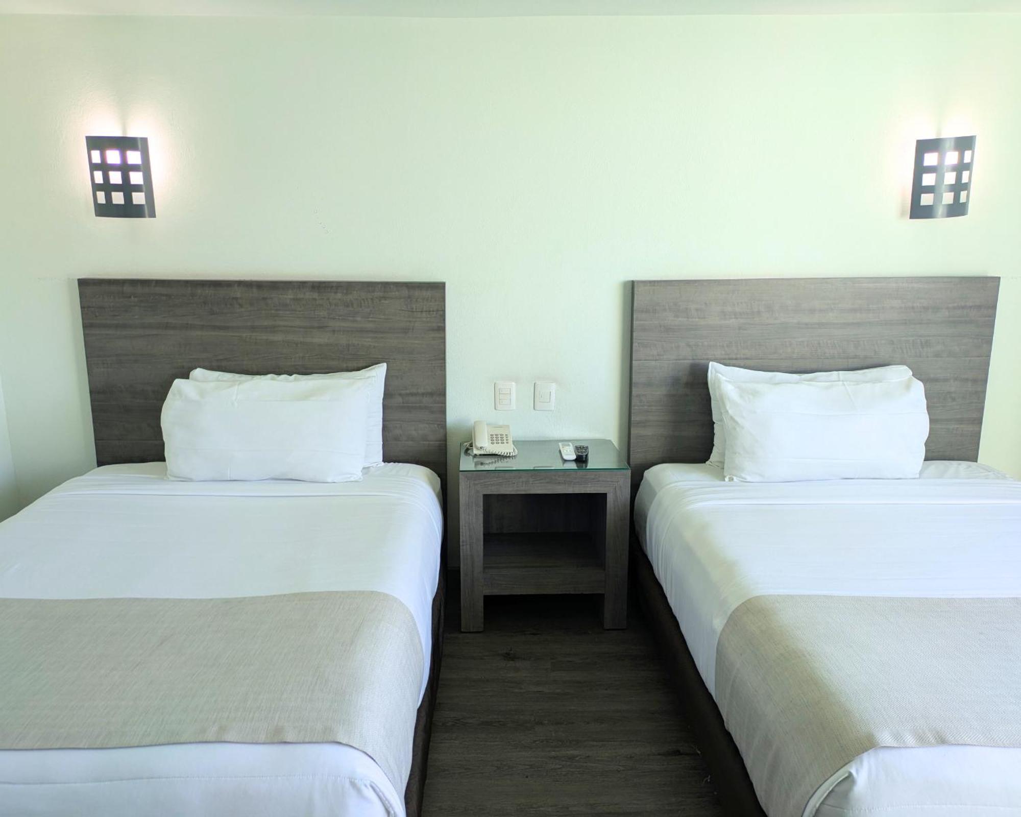 We Hotel Aeropuerto Kota Meksiko Bagian luar foto