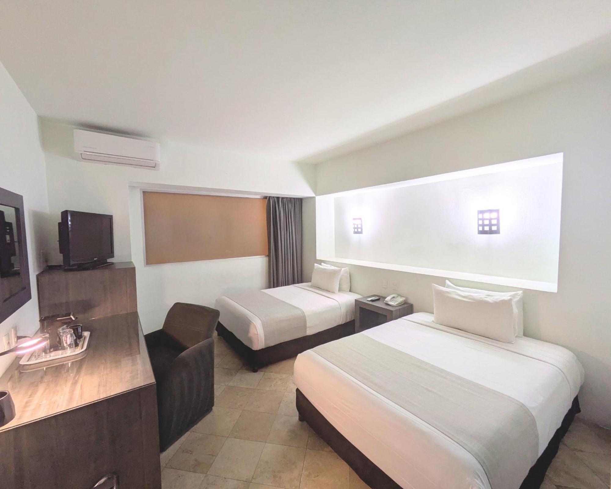 We Hotel Aeropuerto Kota Meksiko Bagian luar foto