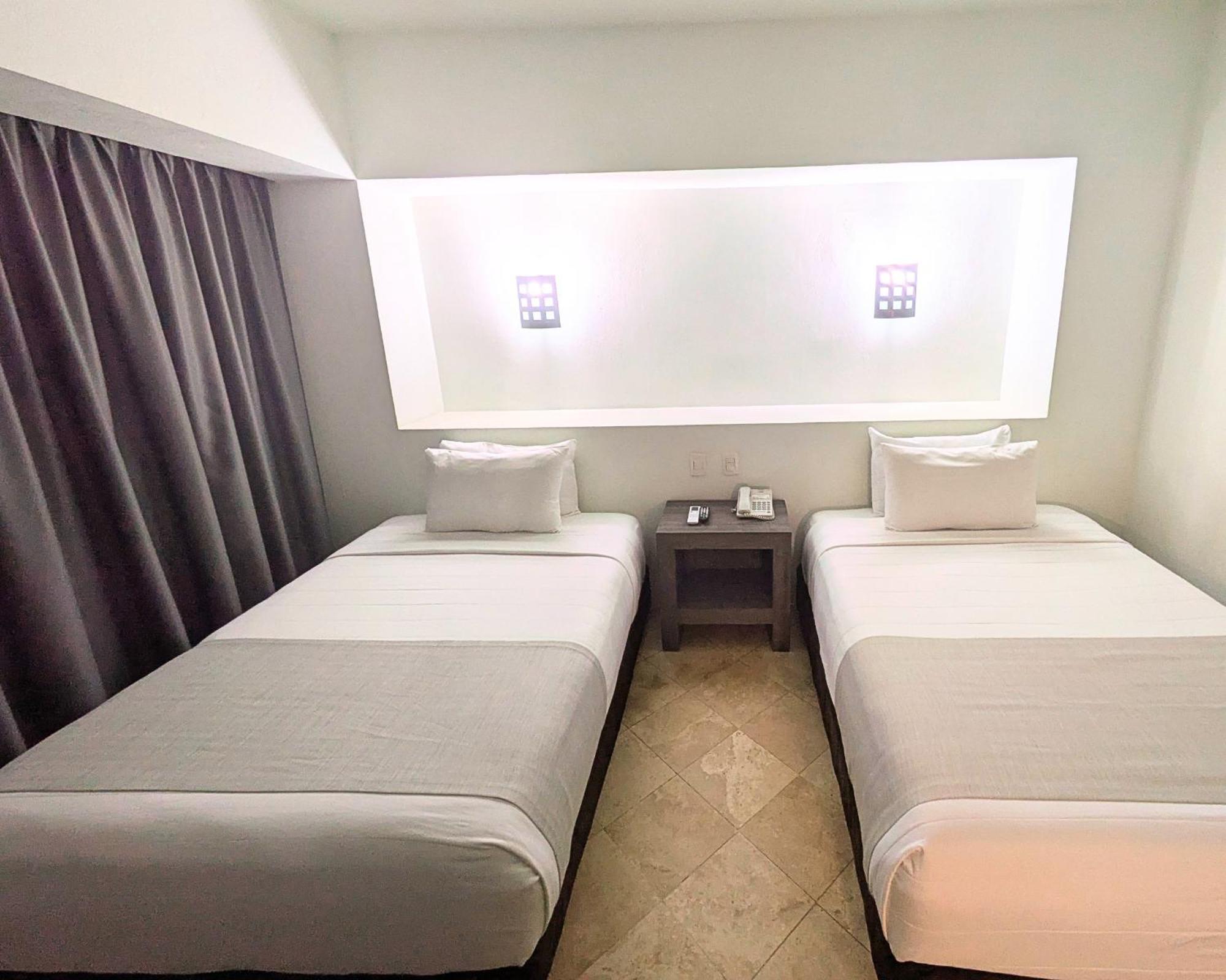 We Hotel Aeropuerto Kota Meksiko Bagian luar foto